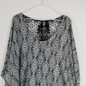 Black White Geometric Pattern Shirt *NWT* Size S